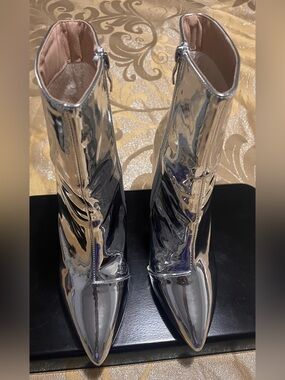 Silver Chrome Metallic Pointed-Toe Ankle Boots Size 10 (EU 41)